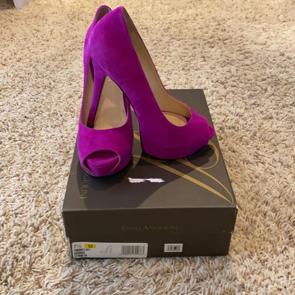 Enzo Angiolini magenta suede peep toe pumps